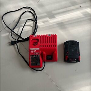 Milwaukee M12 and M18 Multi-Voltage Battery Charger